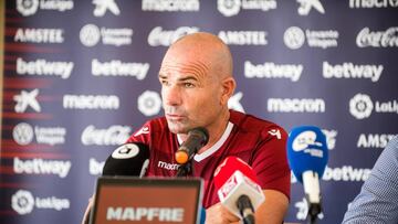 Paco López en rueda de prensa.