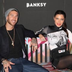 Sergio Ramos y Pilar Rubio visitan a Banksy en Madrid