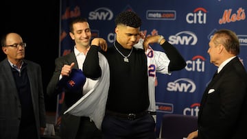 El momento en el que Juan Soto se pone la franela y gorra de los New York Mets