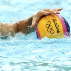 Dos jugadores de waterpolo, investigados por violar a una joven y grabar las relaciones