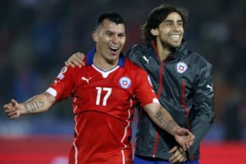 Gary Medel en 2015 jugó 10 partidos y anotó 1 gol.