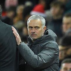 Mourinho le gana el duelo a Benítez en el regreso de Ibra