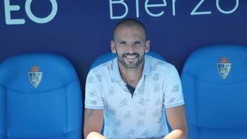 04/09/19 ENTREVISTA A  Yuri de Souza jugador de la Sd Ponferradina posa en el estadio de El Toralin de Ponferrada  