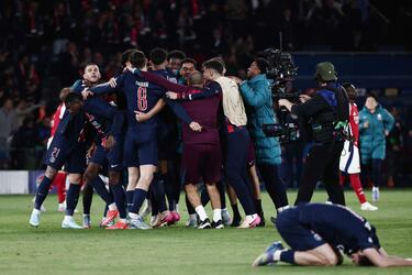 El Paris Saint-Germain celebra la victoria tras finalizar el encuentro. La gran final, PSG-Inter, en el Allianz Arena de  Munich.