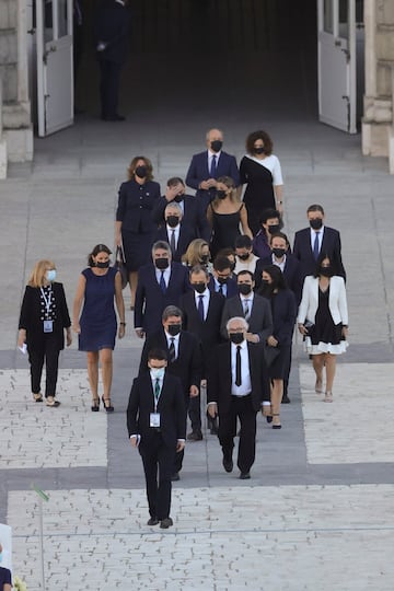 Los ministros llegan al homenaje en el Palacio Real.