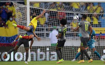 La Selección de Reinaldo Rueda sumó su tercer empate consecutivo al igualar 0-0 ante Ecuador en Barranquilla. Hubo polémica en el final.