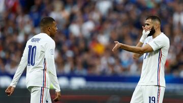 Soccer Football - European Under-21 Championship Qualifying - England v Slovenia - The John Smith's Stadium, Huddersfield, Britain - June 13, 2022 France's Kylian Mbappe talks to France's Karim Benzema Action Images via Reuters/Gonzalo Fuentes