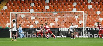 Gol en propia puerta de Lato que supuso el 0-1 del Atlético de Madrid. 