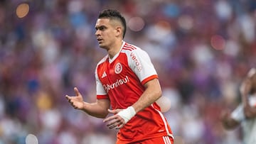 FORTALEZA, BRAZIL - DECEMBER 8: Rafael Borre of Internacional gestures during the Brasileirao 2024 match between Fortaleza and International at Arena Castelao on December 8, 2024 in Fortaleza, Brazil. (Photo by Max Peixoto/Eurasia Sport Images/Getty Images)
