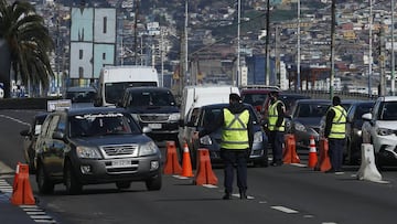 Valparaiso, 5 de septiembre 2020 Personal de la Armada realiza controles en Avenida Espana durante la cuarentena en Valparaiso. Sebastian Cisternas/Aton Chile