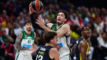 Panathinaikos Athens' Turkish forward #16 Cedi Osman(C) tries to score past Fenerbahce's Turkish forward #13 Tarik Biberovic during the Euroleague Basketball semi-final match between Fenerbahce Beko Istanbul and Panathinaikos Aktor Athens at Etihad Arena in Abu Dhabi on May 23, 2025. (Photo by Fadel SENNA / AFP)