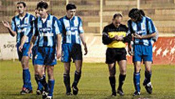 <B>REPUDIADAS</b>. Las camisetas de tono azul, color del eterno rival, no han gustado a nadie en Gijón .