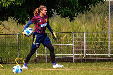 La Selección Colombia Femenina sigue preparando el partido ante Ecuador por Copa América. Las dirigidas por Nelson Abadía volvieron a los trabajos de campo.