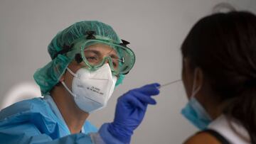 Los cambios de la pandemia desde la primera oleada: menos letal, pero con más casos jóvenes