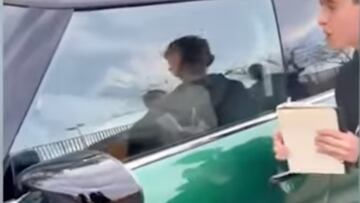 Se acerca un niño a pedir un autógrafo a Pedri y sucede esto: debate en redes por su reacción