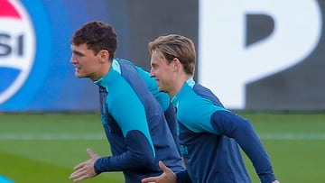 De Jong y Christensen, en un entrenamiento.