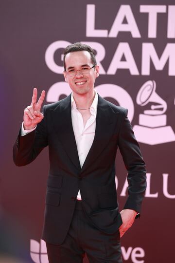 Édgar Barrera posa durante el photocall previo a la gala de entrega de los Latin Grammy 2023, en el Palacio de Congresos de Sevilla.