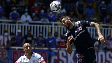 Futbol, Deportes Melipilla vs Universidad de Chile.
 Fecha 27, campeonato Nacional 2021.
 El jugador de Universidad de Chile Joaquin Larrivey, derecha, disputa el balon con Alejandro Camargo de Deportes Melipilla durante el partido de primera division rea