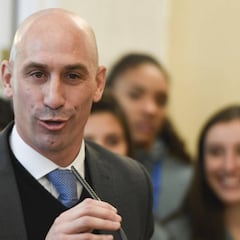 Rubiales: "La que tiene que tirar del fútbol femenino es la RFEF"