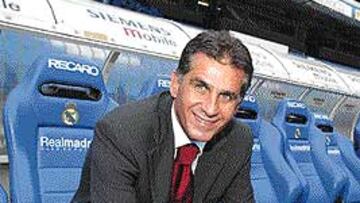 <b>QUEIROZ, AL BANQUILO</B>. Queiroz, al banquillo. Queiroz se sentó en el que será su banquillo.