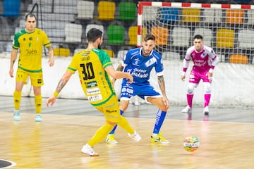 Antoñito, jugador del Manzanares, en un partido ante el Jaén.