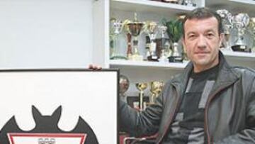 <b>POR FERRANDO.</b> "César nunca nos ha dicho que ya sea el entrenador del Alba, pero le veo con ganas e ilusión" "Creo que a finales de esta semana podremos presentarle".