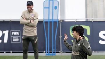 Simeone y Jo&atilde;o F&eacute;lix, en un entrenamiento. 