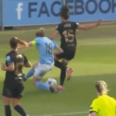 El increíble penalti que le han pitado al Barcelona frente al City en la Champions femenina