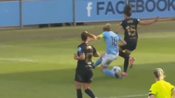 El increíble penalti que le han pitado al Barcelona frente al City en la Champions femenina