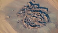 La NASA fotografía los gigantescos anillos de piedra perfectos del Sáhara, una de las formaciones más misteriosas de la Tierra