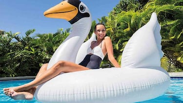 Los flotadores gigantes que arrasan en la playa y piscina