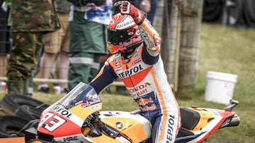 Márquez en Australia jaleando al público.