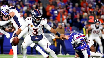 ORCHARD PARK, NEW YORK - NOVEMBER 13: Russell Wilson #3 of the Denver Broncos carries the ball against the Buffalo Bills during the third quarter of the game at Highmark Stadium on November 13, 2023 in Orchard Park, New York.   Timothy T Ludwig/Getty Images/AFP (Photo by Timothy T Ludwig / GETTY IMAGES NORTH AMERICA / Getty Images via AFP)