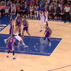 ¡Grande Willy! Doble giro en el poste para bailar a la defensa