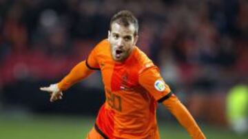 Van der Vaart y Van Persie solventan el trámite