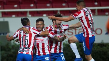 Con tres goles en los últimos minutos del partidos, Chivas ha firmado una inesperada voltereta. Cuando más negro se veía el horizonte, el Rebaño Sagrado encuentra la luz.
