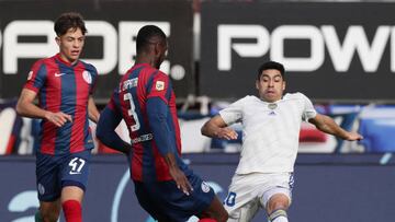 Boca Juniors' midfielder Juan Ramirez (R) vies for the ball with San Lorenzo's Colombian defender Cristian Zapata (C) during their Argentine Professional Football League Tournament 2022 match at Nuevo Gasometro stadium in Buenos Aires, on July 9, 2022. (Photo by ALEJANDRO PAGNI / AFP) (Photo by ALEJANDRO PAGNI/AFP via Getty Images)