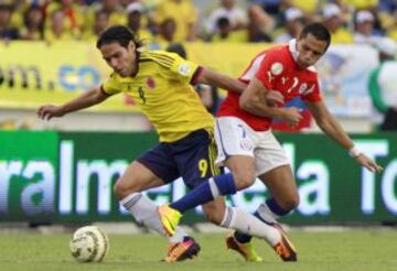 Ante Chile tuvo un resbalón en el primer tiempo. 3-0 abajo, pero de la mano de Teo y Falcao, Colombia empató y aseguró su paso a Brasil 2014.