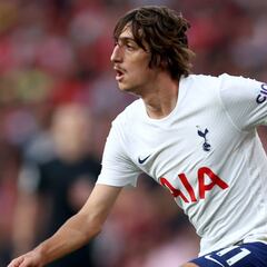 Bryan Gil and Sergi Roberto drafted into Spain squad to replace Marcos Llorente and Brais Méndez