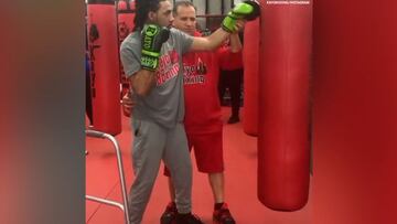 Tan asombroso como admirable: cómo boxea tras sufrir un balazo en la cabeza