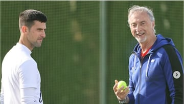 El tenista serbio Novak Djokovic, junto a su preparador físico Marco Panichi durante un entrenamiento