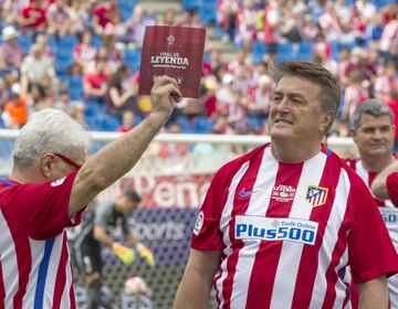 Fue homenajeado como el resto de veteranos atléticos en el último partido que se celebró en el estadio Vicente Calderón en mayo de 2017.