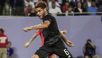 THM35. Chicago (United States), 08/07/2019.- Mexico midfielder Jonathan Dos Santos in action in the Concacaf final match between Mexico and the United States at Soldier Field in Chicago, Illinois, USA, 07 July 2019. (Estados Unidos) EFE/EPA/TANNEN MAURY