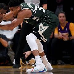LeBron somete a Antetokounmpo y los Lakers rugen ante los Bucks