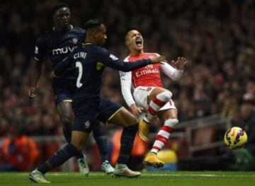 Alexis Sánchez se llevó los abrazos y los aplausos en la nueva victoria del Arsenal ante el Southampton. 