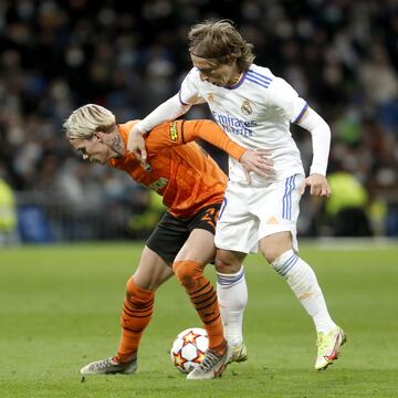 Mudryk y Modric.