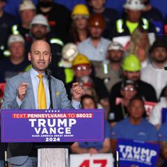 Watch Donald Trump top advisor meltdown over dictatorship “facts”