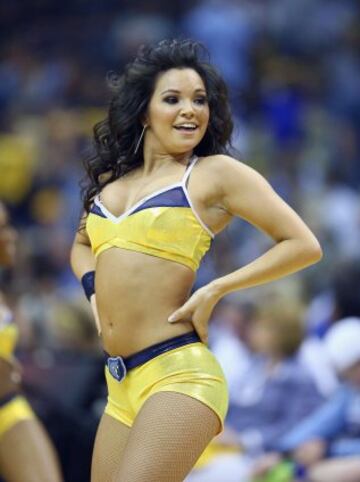 Una cheerleader de Memphis Grizzlies.