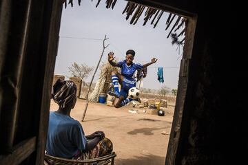 Las Gazelles de Gouandé, en el norte de Benin, son uno de los 16 equipos de fútbol establecidos en todo el país con el objetivo de dar a las mujeres más control sobre su futuro a través del deporte.