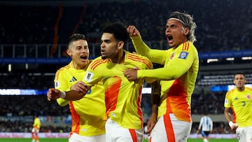 Soccer Football - World Cup - South American Qualifiers - Argentina v Colombia - Estadio Monumental, Buenos Aires, Argentina - June 10, 2025 Colombia's Luis Diaz celebrates scoring their first goal with Richard Rios and James Rodriguez REUTERS/Agustin Marcarian TPX IMAGES OF THE DAY